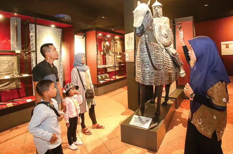 Mengintip Koleksi Seni Islam Museum Nasional Seni Jakarta